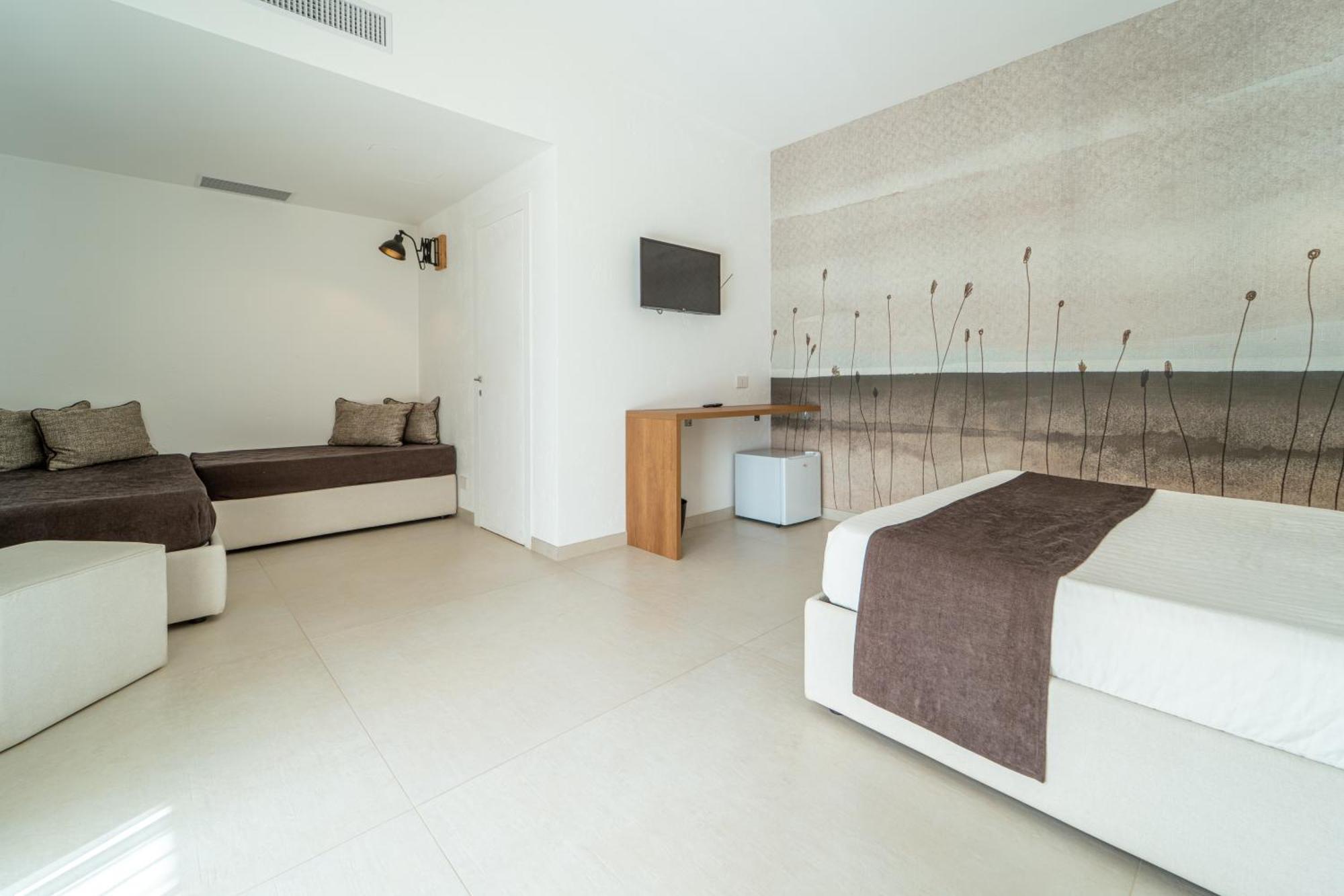 Deluxe Family Room